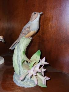 lot 251 image: Porcelain Bird Figurine with Floral Base