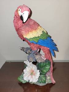 lot 255 image: Colorful Parrot Figurine
