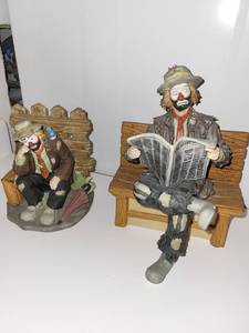 lot 260 image: Ceramic Clown Figurine Set