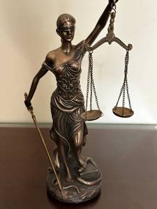 lot 274 image: Pacific Giftware Lady Justice Statue