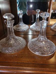 lot 282 image: Elegant Crystal Decanter Set