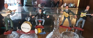 lot 283 image: Beatles Band Figurine Set Collectible
