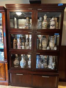 lot 302 image: Universal Furniture Display Case