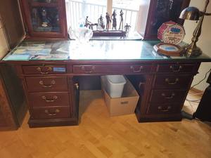 lot 304 image: Classic Wooden Desk with Hutch - Contents Not Included