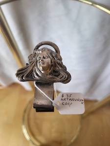 lot 176 image: Vintage Art Nouveau Clip