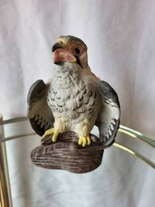 lot 185 image: Boehm American Kestrel Figurine