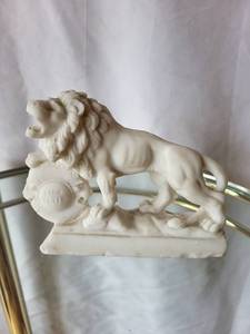 lot 188 image: Vintage Lion Club Statue
