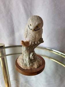 lot 193 image: Porcelain Owl Figurine