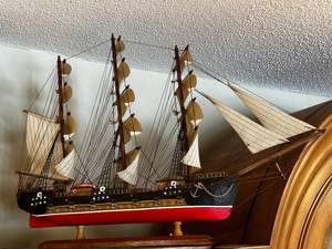 lot 56 image: Fragata Siglo XVIII Model Ship