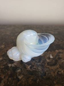 lot 63 image: Vintage Sabino France Opalescent Snail Shell Art Glass Seashell Dcor