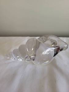 lot 99 image: Clear Glass Conch Shell Decor