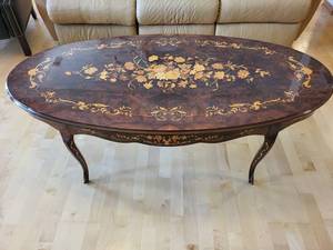 lot 101 image: Elegant Italian Oval Inlaid Wood Coffee Table