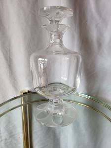 lot 112 image: Elegant Glass Decanter