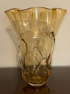 lot 122 image: Vintage Murano Amber Glass Vase