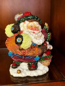 lot 123 image: Crinkle Claus Golfer Figurine 1996