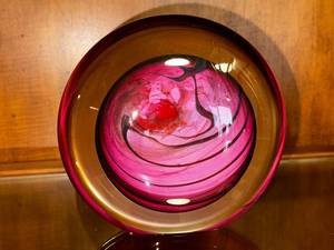 lot 127 image: Handcrafted Art Glass Paperweight