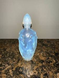 lot 4 image: Vintage Opalescent Glass Bottle