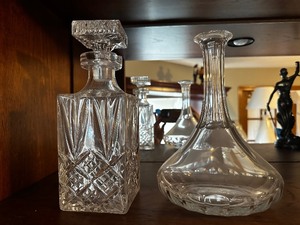 lot 272 image: Elegant Crystal Decanter Set