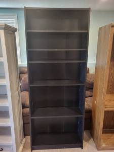 lot 4 image: Tall Black Wooden Bookshelf