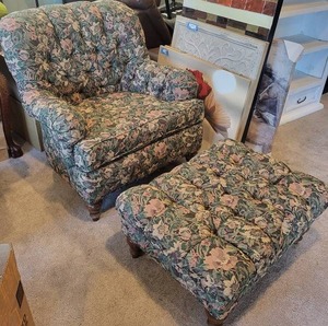 lot 8 image: Vintage Floral Armchair & Ottoman Set