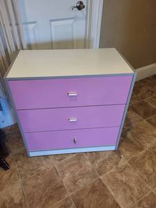 lot 10 image: Purple 3-Drawer Chest