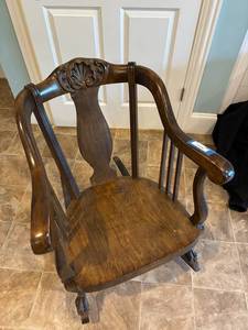 lot 11 image: Classic Wooden Rocking Chair
