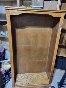 lot 13 image: Classic Wooden Bookshelf with Shelves