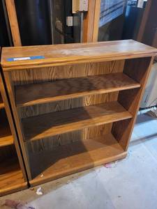 lot 23 image: Oak Wood Bookshelf - Medium Finish