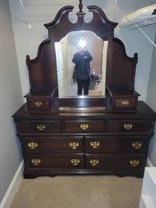 lot 28 image: Vintage Dresser with Ornate Mirror