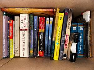 lot 79 image: Mixed Lot of 18 Books Collection