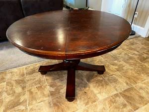 lot 103 image: Vintage Wooden Round Dining Table