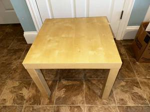 lot 104 image: IKEA Lack Side Table