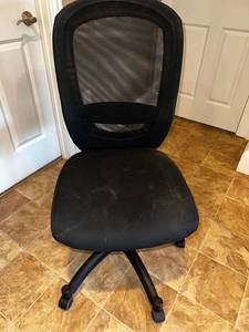 lot 119 image: Black Mesh Office Chair