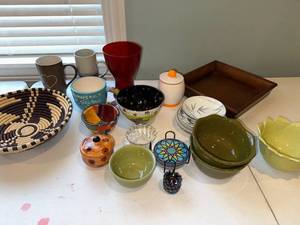 lot 121 image: Assorted Decorative Kitchenware Lot