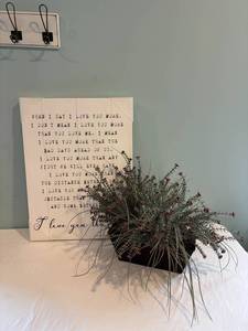 lot 161 image: Decorative Wall Art & Faux Plant Set