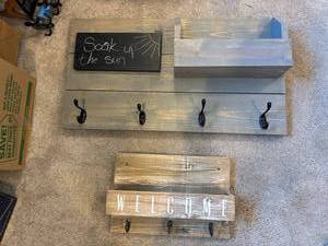 lot 167 image: Rustic Wooden Wall Decor Set