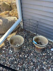 lot 186 image: Pair of Decorative Ceramic Planters