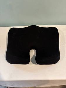 lot 196 image: Ergonomic Memory Foam Seat Cushion
