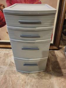 lot 214 image: Sterilite 4-Drawer Storage Unit