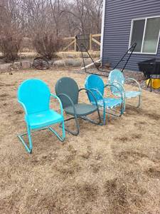 lot 222 image: Set of Vintage Metal Lawn Chairs