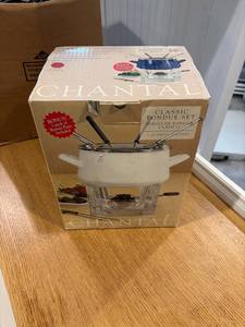 lot 226 image: Chantal Classic Fondue Set 2 Qt