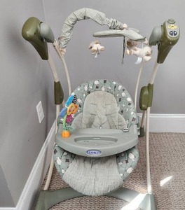 lot 35 image: Graco Baby Swing with Mobile