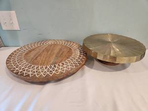 lot 50 image: Decorative Wooden Stand Set