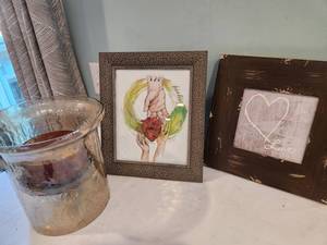 lot 82 image: Home Decor Set Frames & Candle Holder
