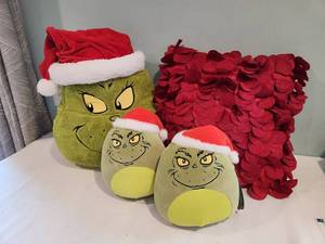 lot 84 image: Grinch Holiday Plush Set with Pillow