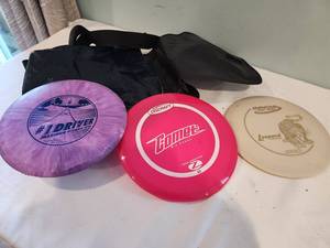 lot 108 image: Disc Golf Set with Bag