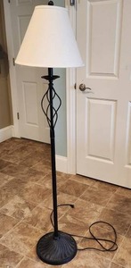 lot 125 image: Elegant Black Floor Lamp with Shade
