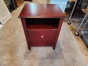 lot 181 image: Cherry Finish Wooden Side Table