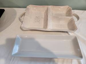 lot 139 image: Elegant Ceramic Serving Trays Set