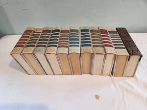 lot 141 image: Readers Digest Condensed Books Collection